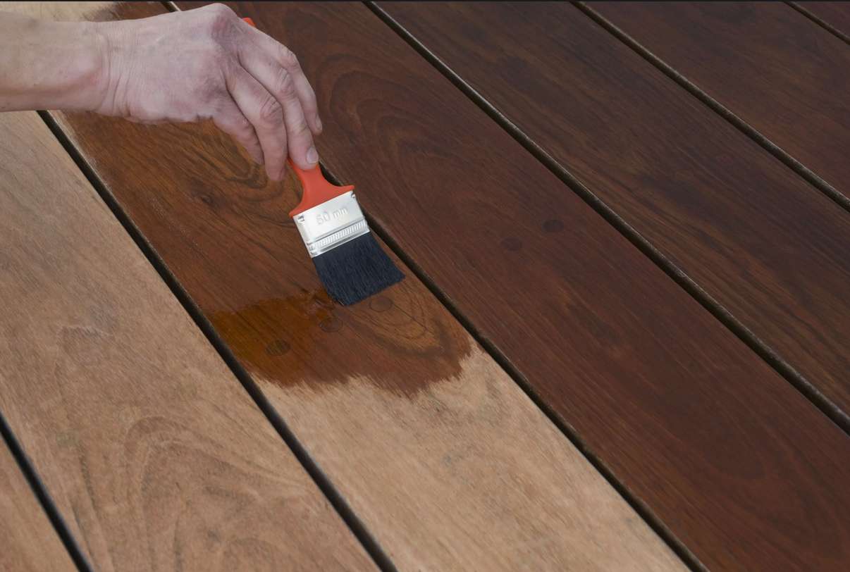 Как правильно выбрать грунтовку и защитные составы для деревянных поверхностей: практическое руководство