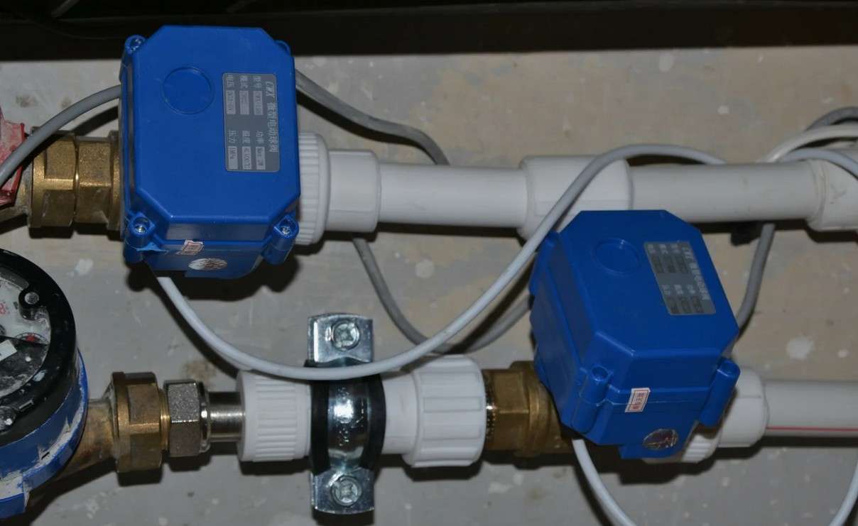 Умный водопровод: система с датчиком протечек и сервоприводом на шаровых кранах