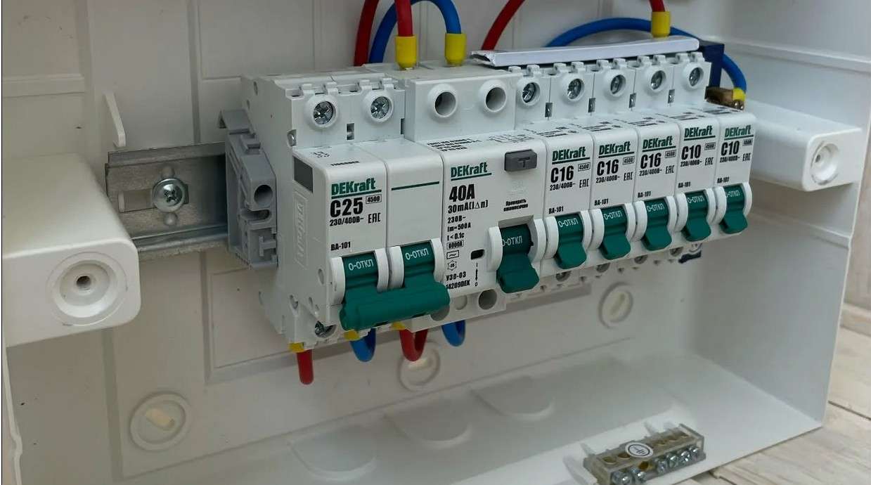 Умный распределительный щит: сборка и программирование на модулях smart-реле