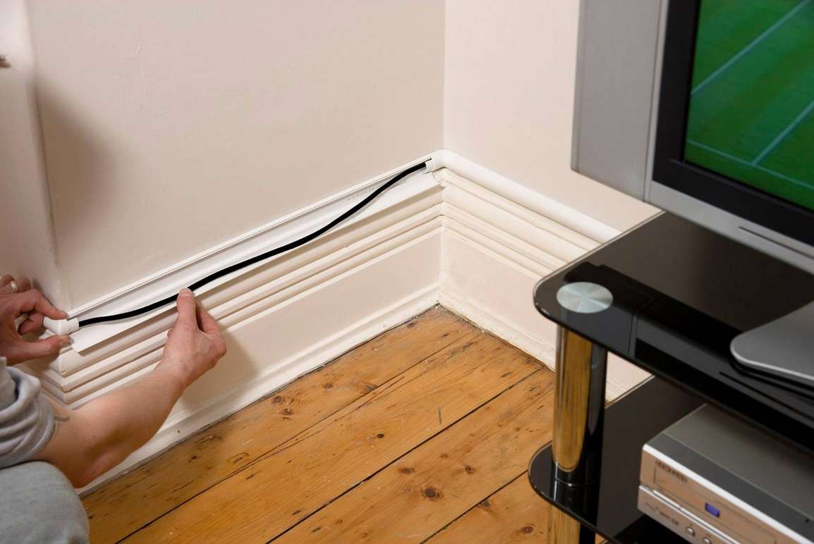 Установка скрытого плинтуса с кабель-каналом: как получить идеальные стыки и удобный доступ к проводам