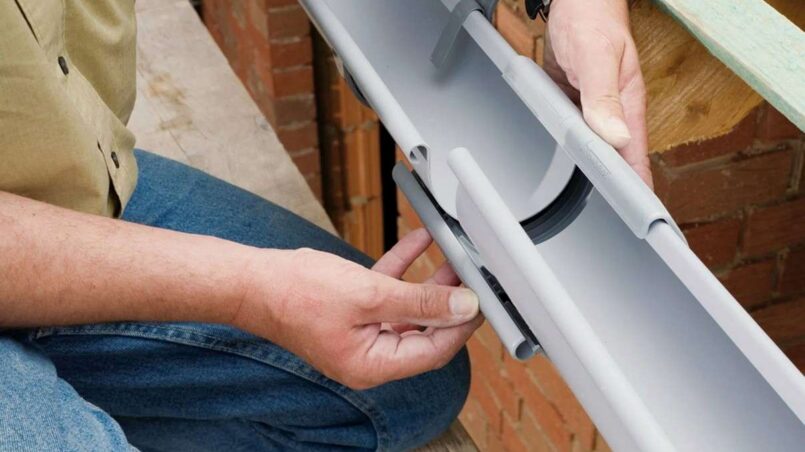 Водосточная система своими руками: как рассчитать диаметр, уклоны и герметично соединить желоба ПВХ или металла Водосточная система своими руками: как рассчитать диаметр, уклоны и герметично соединить желоба ПВХ или металла