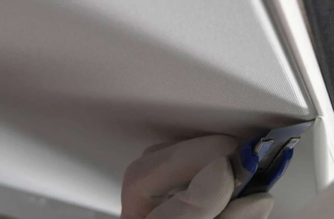 Монтаж натяжного потолка своими руками: как установить тканевый потолок на гарпунной системе без газового баллона