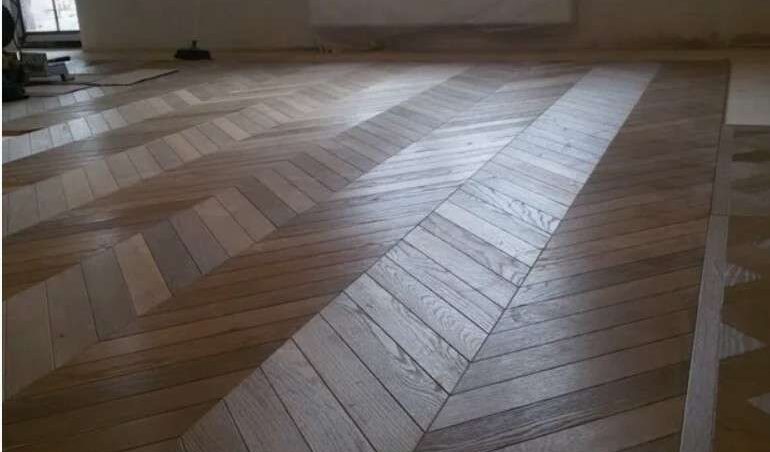 Укладка паркетной доски елочкой: подробная технология замкового и клеевого способов для сложного дизайна