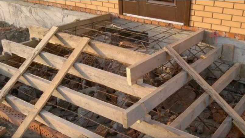 Как построить бетонное крыльцо своими руками: точный расчет опалубки, правильное армирование ступеней и отделка клинкером без смещения Как построить бетонное крыльцо своими руками: точный расчет опалубки, правильное армирование ступеней и отделка клинкером без смещения