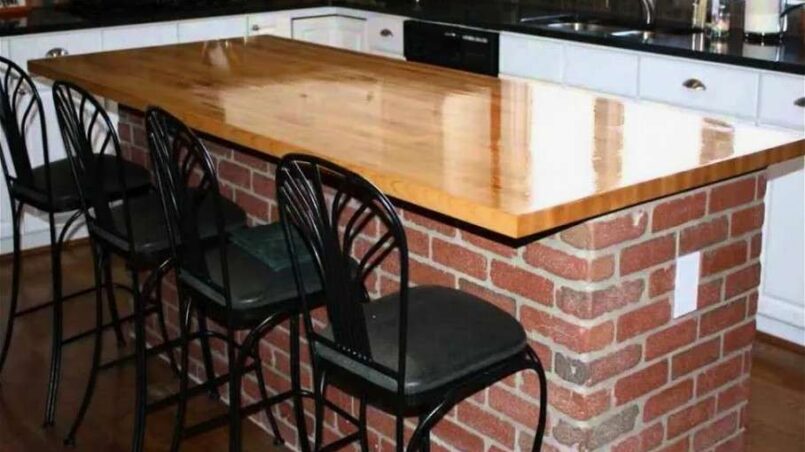 Барная стойка из кирпича и дерева: как спроектировать, наверстать кладку с нишей под холодильник и сделать столешницу своими руками Барная стойка из кирпича и дерева: как спроектировать, наверстать кладку с нишей под холодильник и сделать столешницу своими руками