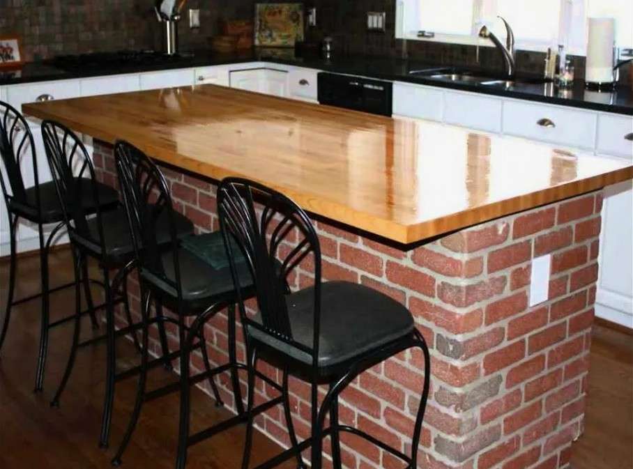 Барная стойка из кирпича и дерева: как спроектировать, наверстать кладку с нишей под холодильник и сделать столешницу своими руками
