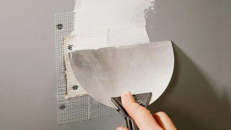 Как заделать дыру в гипсокартоне куском пенопласта и бинтом — быстрый и экономный лайфхак