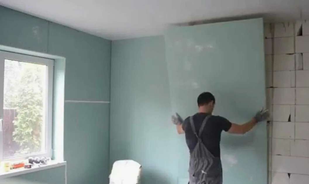 Как выровнять стены сухим методом: монтаж гипсокартона на клей (Плитонит) по маякам — просто, надежно и без штукатурки