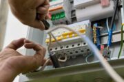 Топ-5 ошибок при монтаже электрощита и как их избежать — практическое руководство для домашних мастеров и начинающих электриков